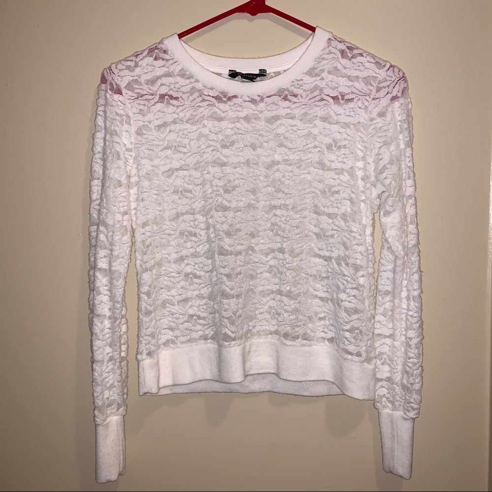 🤍Super cute lace American Eagle Top🤍